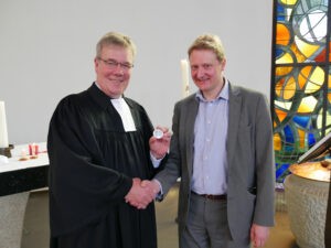 The first signature / Die erste Unterschrift