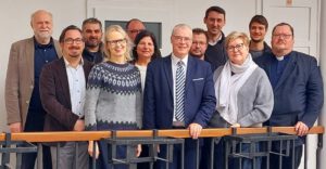 Auf der Suche nach Zielgruppe und Modell: Estnische und rumänische Vikare tauschen sich aus / In Search of a Target Group and Model: Estonian and Romanian Ordinands Exchange Ideas (DE, EN)