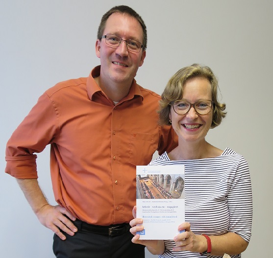 befreit-verbunden-engagiert / liberated-connected-committed